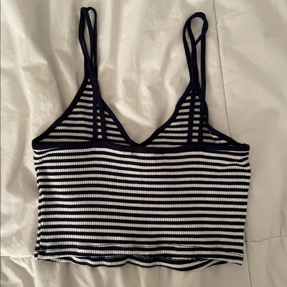 crop top - Picture 3 of 3